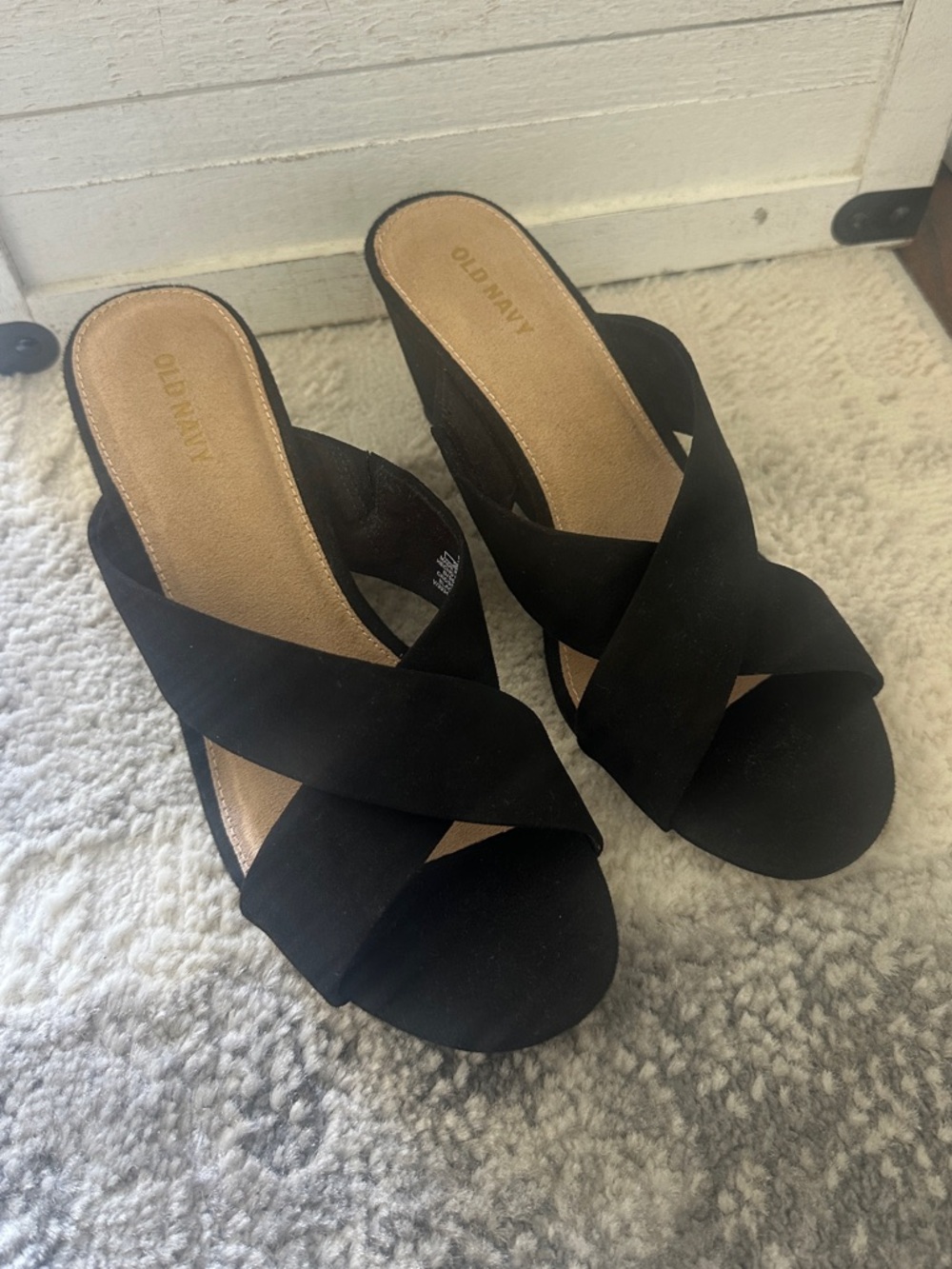 Old Navy Shoes Womens Size 8 Black Faux Suede Wedge Slide Sandals Cross Strap